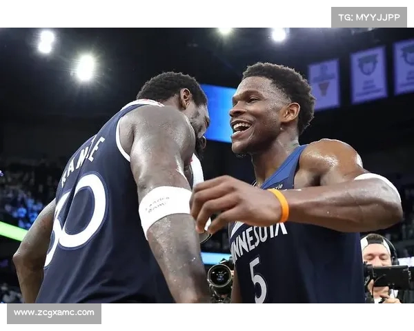 爱德华兹首节三记三分火力全开，澳大利亚防线崩溃被迫暂停(nba爱德华兹)